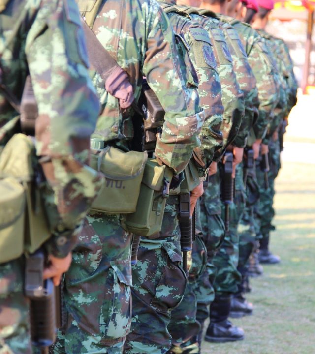 army, camouflage, group, guns, military, military uniform, soldiers, weapon